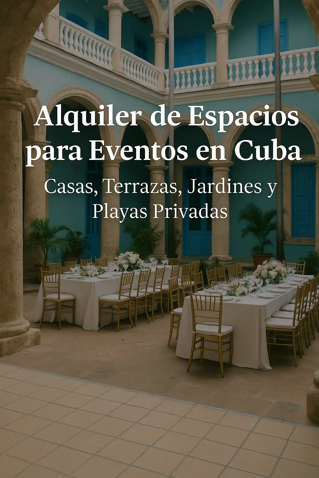 Alquiler de espacios para eventos en Cuba, mesa decorada en patio colonial con columnas, sillas doradas y ambiente elegante para bodas o celebraciones especiales.